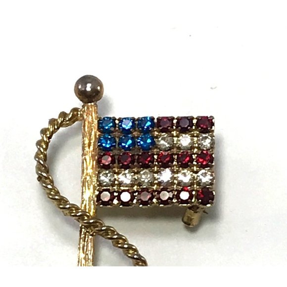 Vintage Patriotic American Flag Brooch Pin Red White & Blue Rhinestones Gold Ton - Picture 2 of 3